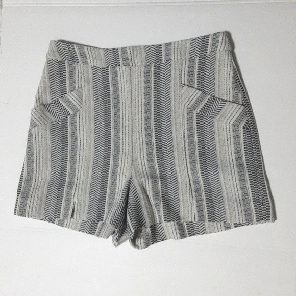 BCBGeneration Striped High Waist Shorts Size 6 Women’s Dressy Trouser Style - Picture 1 of 4